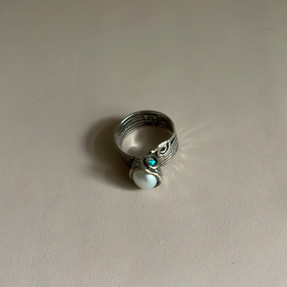 Ring silver with pearl and small Australian opal